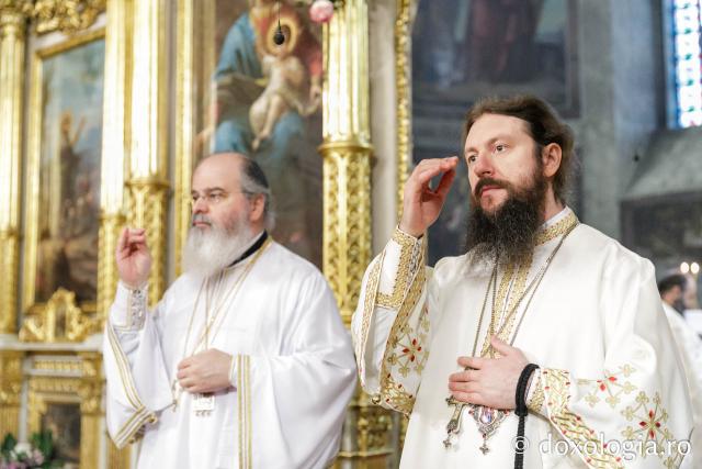 Liturghie arhierească la Catedrala Mitropolitană din Iași în cinstea Sfinților Trei Ierarhi / Foto: pr. Silviu Cluci Liturghie arhierească la Catedrala Mitropolitană din Iași în cinstea Sfinților Trei Ierarhi