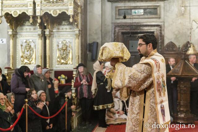 Liturghie arhierească la Catedrala Mitropolitană din Iași în cinstea Sfinților Trei Ierarhi / Foto: pr. Silviu Cluci Liturghie arhierească la Catedrala Mitropolitană din Iași în cinstea Sfinților Trei Ierarhi