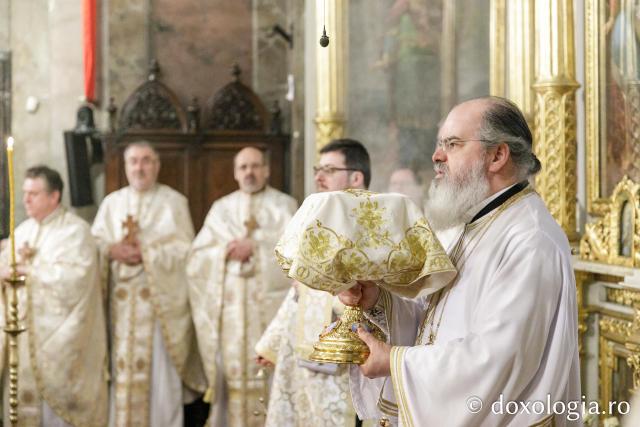 Liturghie arhierească la Catedrala Mitropolitană din Iași în cinstea Sfinților Trei Ierarhi / Foto: pr. Silviu Cluci Liturghie arhierească la Catedrala Mitropolitană din Iași în cinstea Sfinților Trei Ierarhi