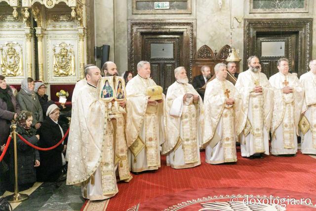 Liturghie arhierească la Catedrala Mitropolitană din Iași în cinstea Sfinților Trei Ierarhi / Foto: pr. Silviu Cluci Liturghie arhierească la Catedrala Mitropolitană din Iași în cinstea Sfinților Trei Ierarhi