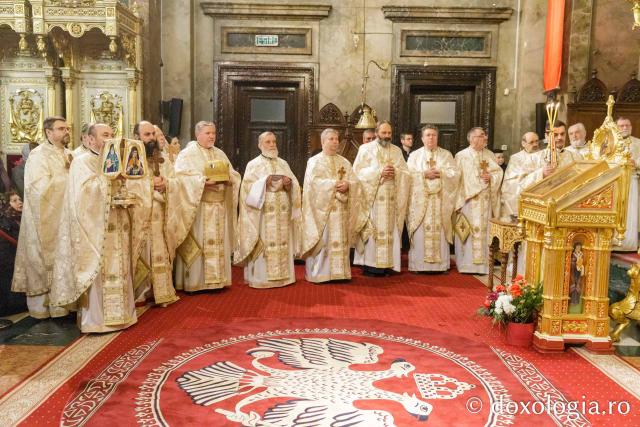 Liturghie arhierească la Catedrala Mitropolitană din Iași în cinstea Sfinților Trei Ierarhi / Foto: pr. Silviu Cluci Liturghie arhierească la Catedrala Mitropolitană din Iași în cinstea Sfinților Trei Ierarhi