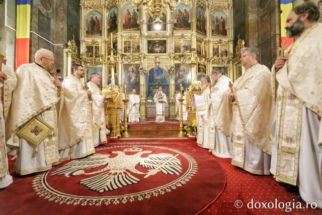 Liturghie arhierească la Catedrala Mitropolitană din Iași în cinstea Sfinților Trei Ierarhi / Foto: pr. Silviu Cluci Liturghie arhierească la Catedrala Mitropolitană din Iași în cinstea Sfinților Trei Ierarhi