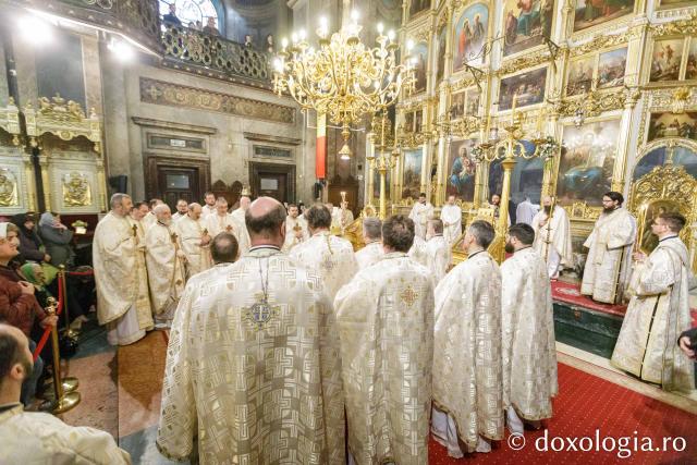Liturghie arhierească la Catedrala Mitropolitană din Iași în cinstea Sfinților Trei Ierarhi / Foto: pr. Silviu Cluci Liturghie arhierească la Catedrala Mitropolitană din Iași în cinstea Sfinților Trei Ierarhi