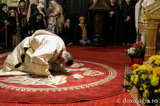 Liturghie arhierească la Catedrala Mitropolitană din Iași în cinstea Sfinților Trei Ierarhi / Foto: pr. Silviu Cluci Liturghie arhierească la Catedrala Mitropolitană din Iași în cinstea Sfinților Trei Ierarhi