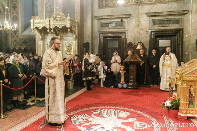 Liturghie arhierească la Catedrala Mitropolitană din Iași în cinstea Sfinților Trei Ierarhi / Foto: pr. Silviu Cluci Liturghie arhierească la Catedrala Mitropolitană din Iași în cinstea Sfinților Trei Ierarhi