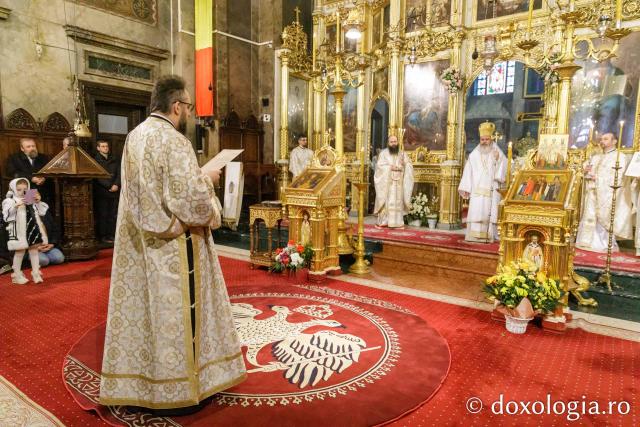 Liturghie arhierească la Catedrala Mitropolitană din Iași în cinstea Sfinților Trei Ierarhi / Foto: pr. Silviu Cluci Liturghie arhierească la Catedrala Mitropolitană din Iași în cinstea Sfinților Trei Ierarhi