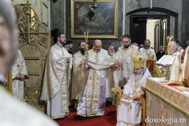 Liturghie arhierească la Catedrala Mitropolitană din Iași în cinstea Sfinților Trei Ierarhi / Foto: pr. Silviu Cluci Liturghie arhierească la Catedrala Mitropolitană din Iași în cinstea Sfinților Trei Ierarhi