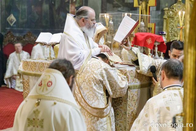 Liturghie arhierească la Catedrala Mitropolitană din Iași în cinstea Sfinților Trei Ierarhi / Foto: pr. Silviu Cluci Liturghie arhierească la Catedrala Mitropolitană din Iași în cinstea Sfinților Trei Ierarhi