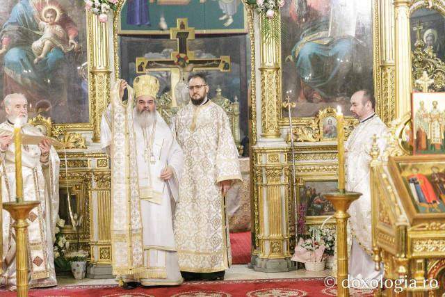Liturghie arhierească la Catedrala Mitropolitană din Iași în cinstea Sfinților Trei Ierarhi / Foto: pr. Silviu Cluci Liturghie arhierească la Catedrala Mitropolitană din Iași în cinstea Sfinților Trei Ierarhi