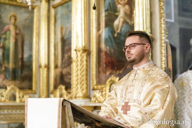 Liturghie arhierească la Catedrala Mitropolitană din Iași în cinstea Sfinților Trei Ierarhi / Foto: pr. Silviu Cluci Liturghie arhierească la Catedrala Mitropolitană din Iași în cinstea Sfinților Trei Ierarhi
