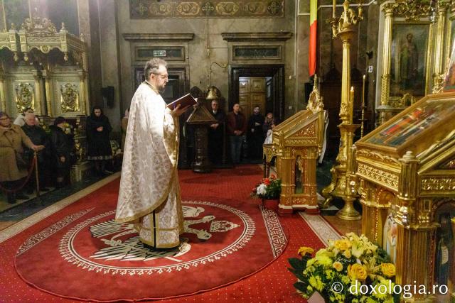 Liturghie arhierească la Catedrala Mitropolitană din Iași în cinstea Sfinților Trei Ierarhi / Foto: pr. Silviu Cluci Liturghie arhierească la Catedrala Mitropolitană din Iași în cinstea Sfinților Trei Ierarhi
