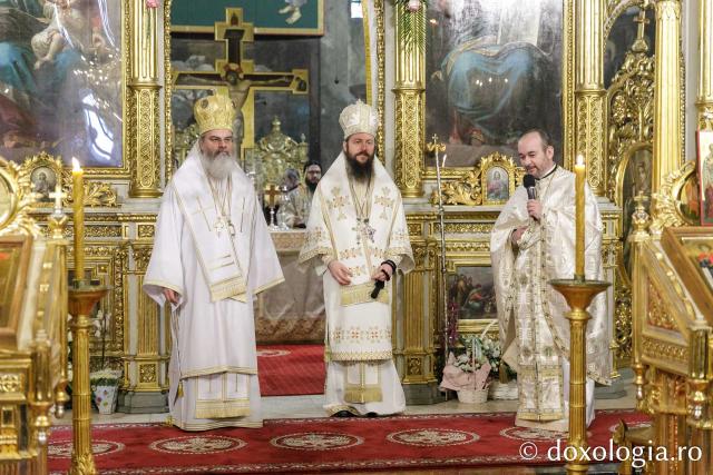 Liturghie arhierească la Catedrala Mitropolitană din Iași  în cinstea Sfinților Trei Ierarhi