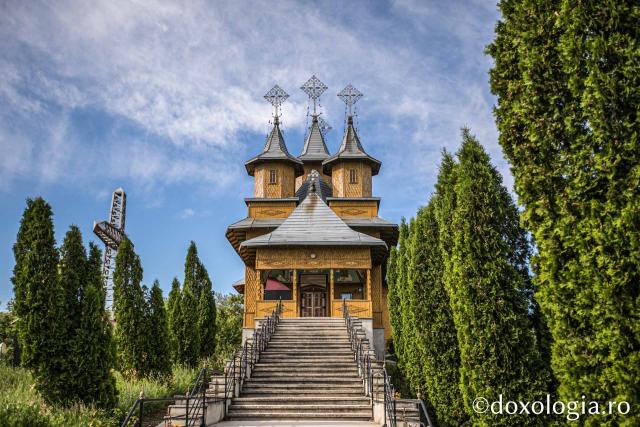(Foto) Mănăstirea „Schimbarea la Față” Dobrina: poarta de lumină a Hușilor