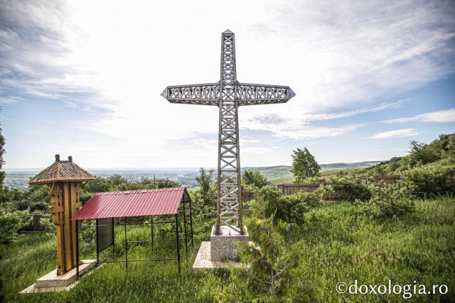 (Foto) Mănăstirea „Schimbarea la Față” Dobrina: poarta de lumină a Hușilor
