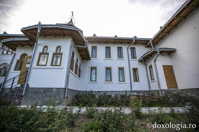 (Foto) Mănăstirea „Schimbarea la Față” Dobrina: poarta de lumină a Hușilor