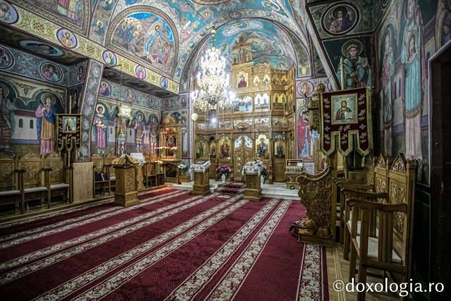 (Foto) Pași de pelerin la Mănăstirea Moreni, Vaslui