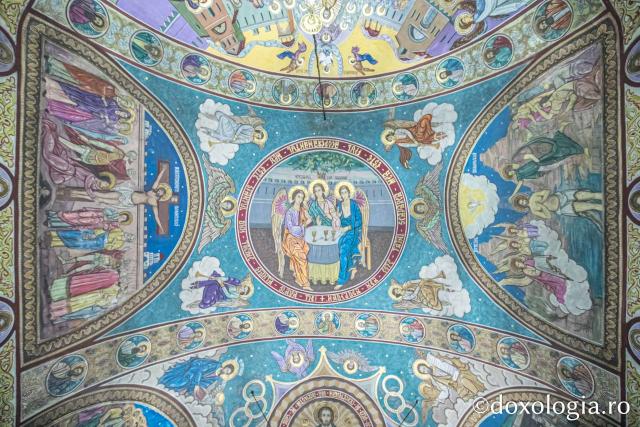 (Foto) Pași de pelerin la Mănăstirea Moreni, Vaslui