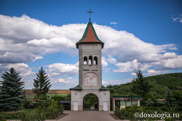 (Foto) Pași de pelerin la Mănăstirea Moreni, Vaslui