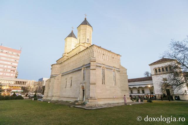 Priveghere la hramul Mănăstirii Sfinții Trei Ierarhi din Iași 2025