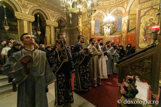 Priveghere la hramul Mănăstirii Sfinții Trei Ierarhi din Iași 2025