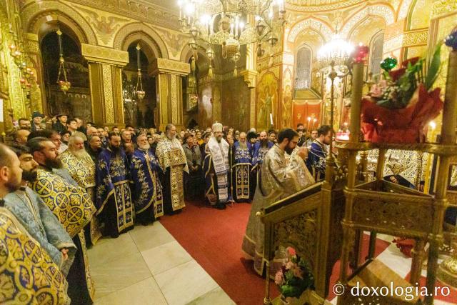 Priveghere la hramul Mănăstirii Sfinții Trei Ierarhi din Iași 2025