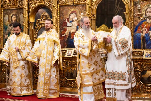 Centenarul Patriarhiei Române și Proclamarea celor 16 sfinți români / Foto credit: Basilica.ro / Raluca-Emanuela Ene Centenarul Patriarhiei Române și Proclamarea celor 16 sfinți români