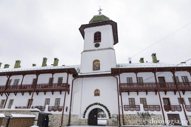 (Foto) Poveste de iarnă la Mănăstirea Agapia