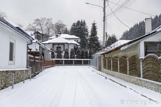 (Foto) Poveste de iarnă la Mănăstirea Agapia