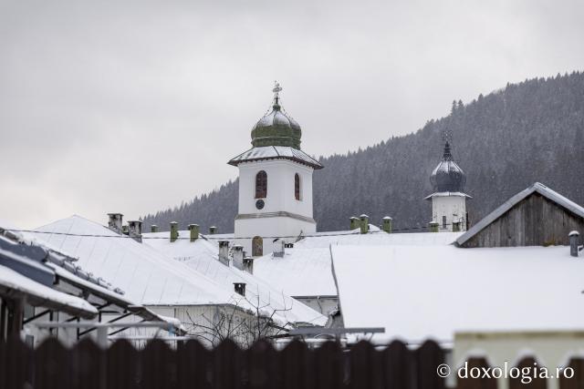 (Foto) Poveste de iarnă la Mănăstirea Agapia
