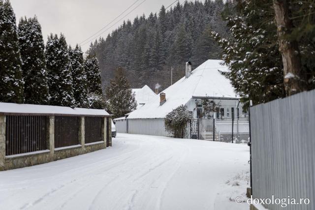 (Foto) Poveste de iarnă la Mănăstirea Agapia