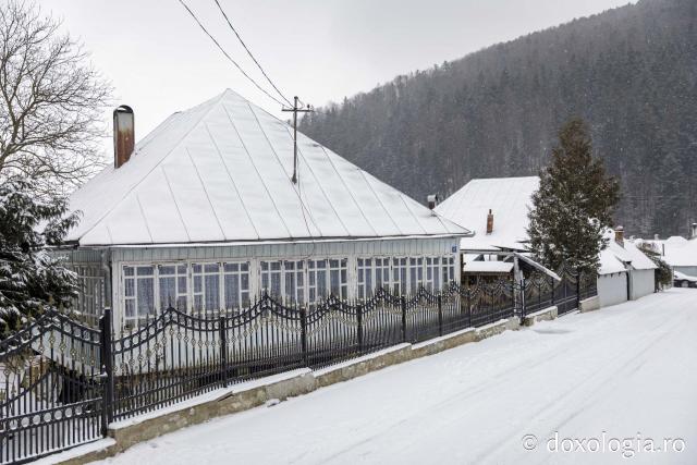 (Foto) Poveste de iarnă la Mănăstirea Agapia
