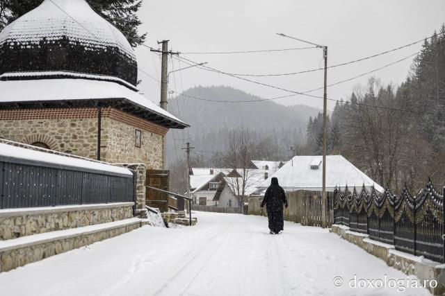 (Foto) Poveste de iarnă la Mănăstirea Agapia