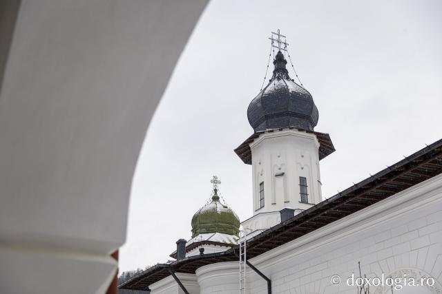(Foto) Poveste de iarnă la Mănăstirea Agapia