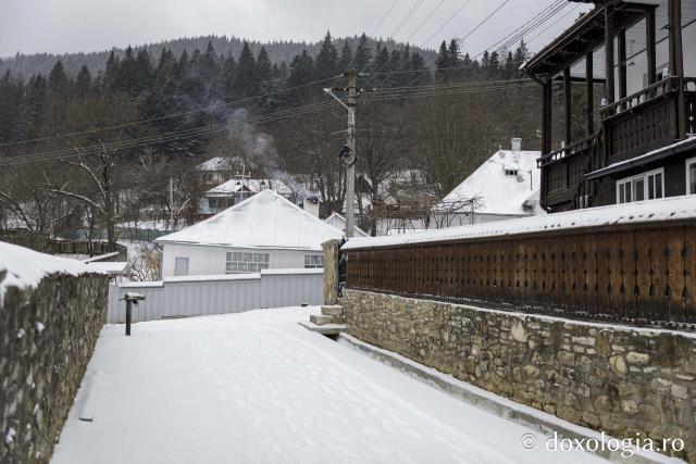 (Foto) Poveste de iarnă la Mănăstirea Agapia