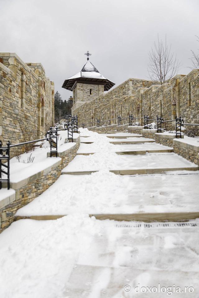 (Foto) Poveste de iarnă la Mănăstirea Agapia