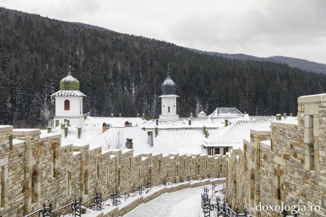 (Foto) Poveste de iarnă la Mănăstirea Agapia