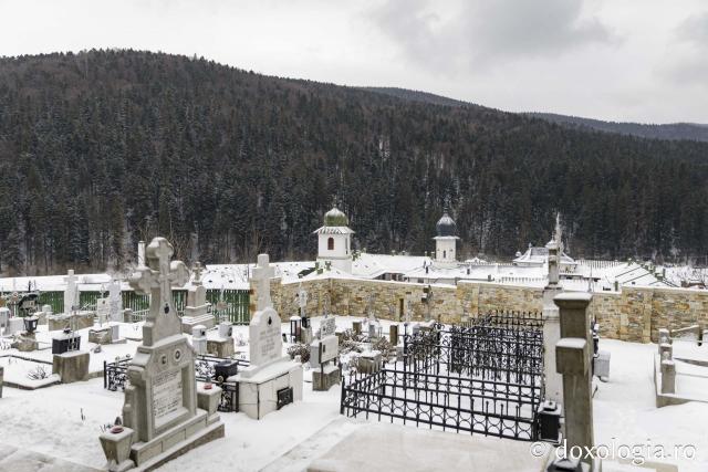 (Foto) Poveste de iarnă la Mănăstirea Agapia