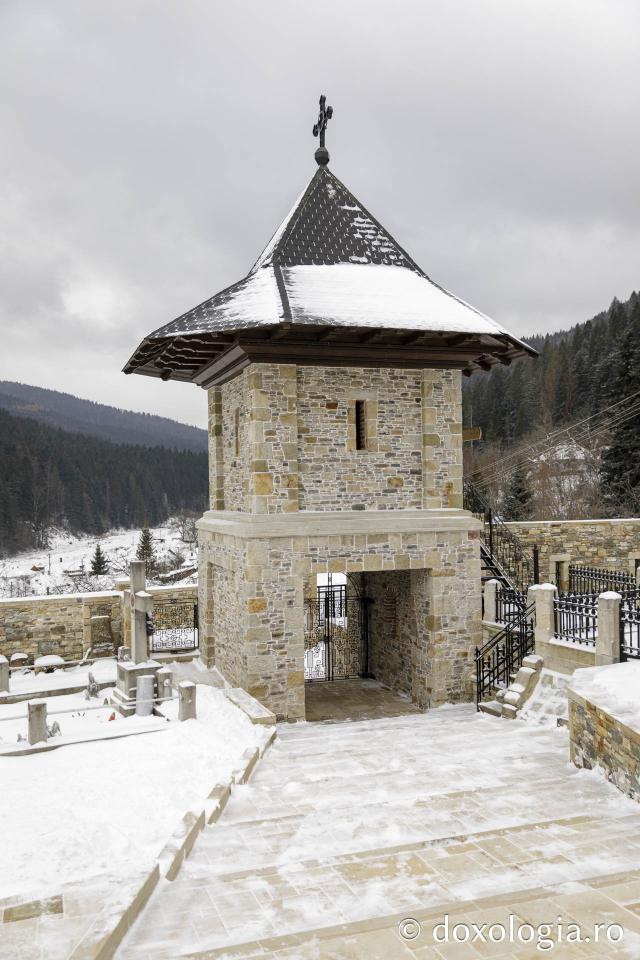 (Foto) Poveste de iarnă la Mănăstirea Agapia