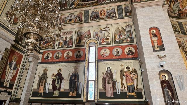 Clipe de liniște în biserica nouă a Mănăstirii Nicula