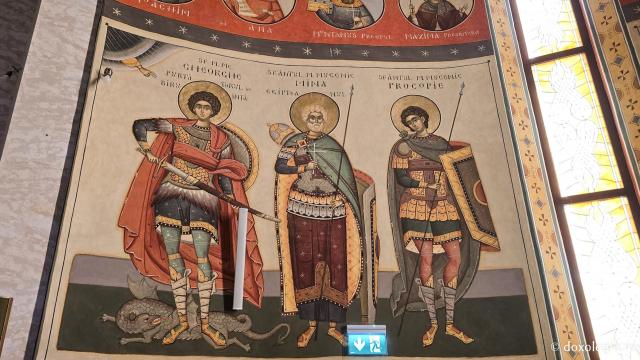 Clipe de liniște în biserica nouă a Mănăstirii Nicula