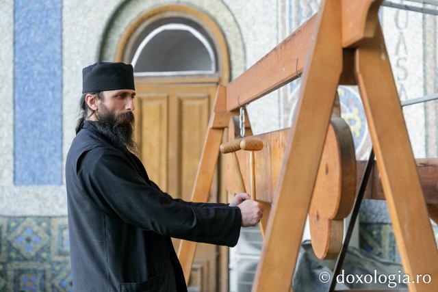 Priveghere la praznicul Întâmpinării Domnului, la Catedrala Mitropolitană din Iași 2025 / Foto: pr. Silviu Cluci Priveghere la praznicul Întâmpinării Domnului, la Catedrala Mitropolitană din Iași 2025