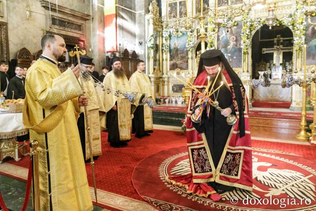 Priveghere la praznicul Întâmpinării Domnului, la Catedrala Mitropolitană din Iași 2025 / Foto: pr. Silviu Cluci Priveghere la praznicul Întâmpinării Domnului, la Catedrala Mitropolitană din Iași 2025