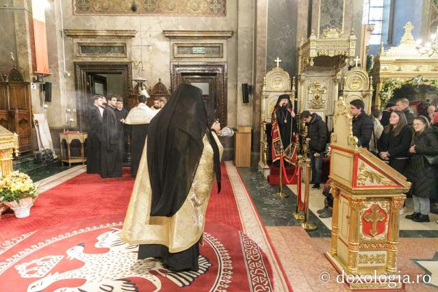 Priveghere la praznicul Întâmpinării Domnului, la Catedrala Mitropolitană din Iași 2025 / Foto: pr. Silviu Cluci Priveghere la praznicul Întâmpinării Domnului, la Catedrala Mitropolitană din Iași 2025