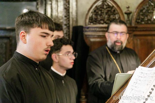 Priveghere la praznicul Întâmpinării Domnului, la Catedrala Mitropolitană din Iași 2025 / Foto: pr. Silviu Cluci Priveghere la praznicul Întâmpinării Domnului, la Catedrala Mitropolitană din Iași 2025