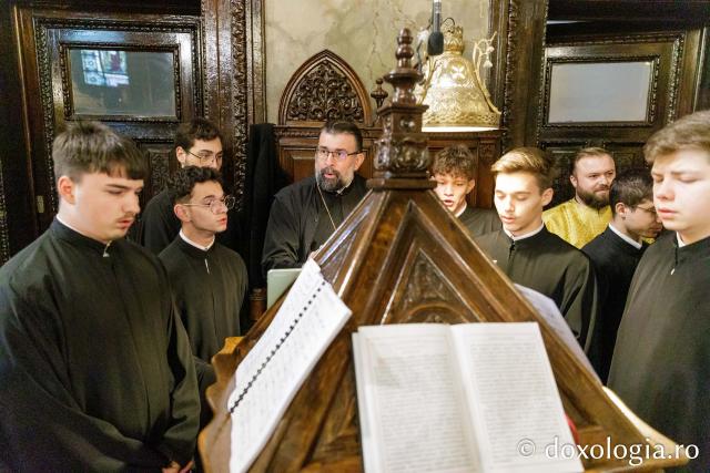 Priveghere la praznicul Întâmpinării Domnului, la Catedrala Mitropolitană din Iași 2025 / Foto: pr. Silviu Cluci Priveghere la praznicul Întâmpinării Domnului, la Catedrala Mitropolitană din Iași 2025