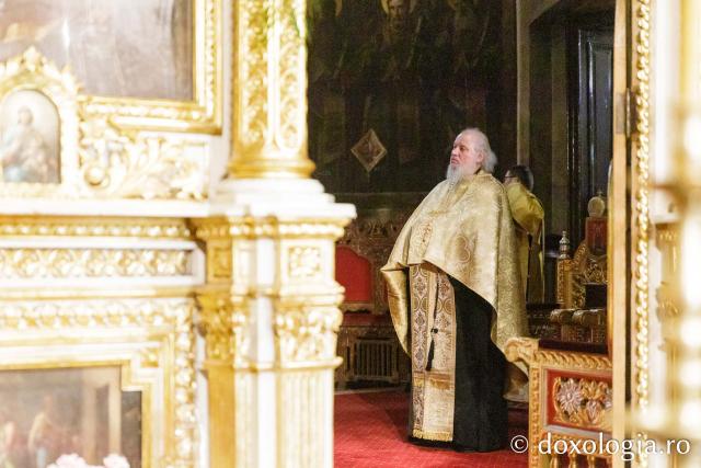 Priveghere la praznicul Întâmpinării Domnului, la Catedrala Mitropolitană din Iași 2025 / Foto: pr. Silviu Cluci Priveghere la praznicul Întâmpinării Domnului, la Catedrala Mitropolitană din Iași 2025