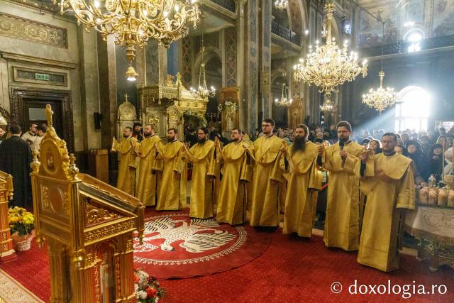 Priveghere la praznicul Întâmpinării Domnului, la Catedrala Mitropolitană din Iași 2025 / Foto: pr. Silviu Cluci Priveghere la praznicul Întâmpinării Domnului, la Catedrala Mitropolitană din Iași 2025