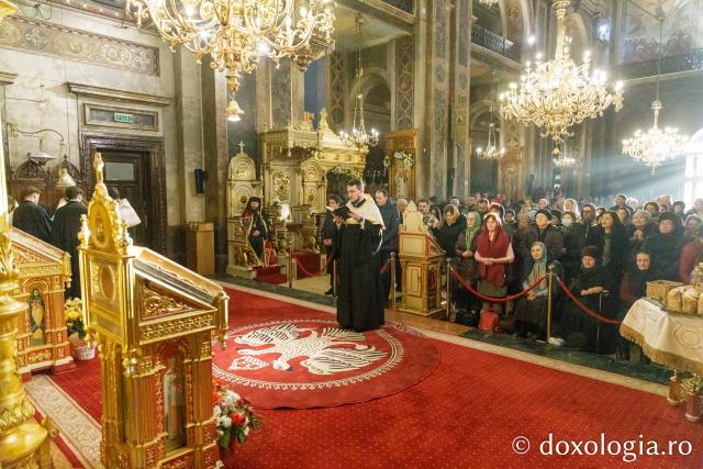 Priveghere la praznicul Întâmpinării Domnului, la Catedrala Mitropolitană din Iași 2025 / Foto: pr. Silviu Cluci Priveghere la praznicul Întâmpinării Domnului, la Catedrala Mitropolitană din Iași 2025