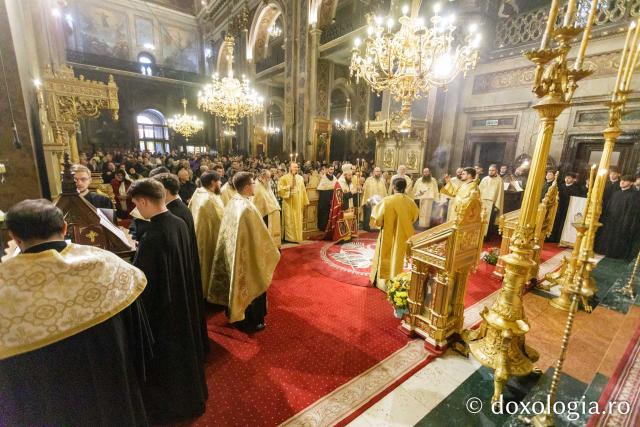 Priveghere la praznicul Întâmpinării Domnului, la Catedrala Mitropolitană din Iași 2025 / Foto: pr. Silviu Cluci Priveghere la praznicul Întâmpinării Domnului, la Catedrala Mitropolitană din Iași 2025
