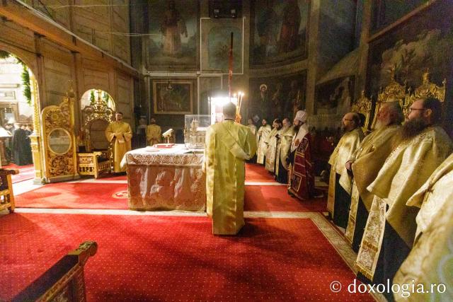 Priveghere la praznicul Întâmpinării Domnului, la Catedrala Mitropolitană din Iași 2025 / Foto: pr. Silviu Cluci Priveghere la praznicul Întâmpinării Domnului, la Catedrala Mitropolitană din Iași 2025
